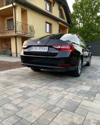 Skoda Superb cena 71800 przebieg: 100000, rok produkcji 2016 z Skawina małe 106